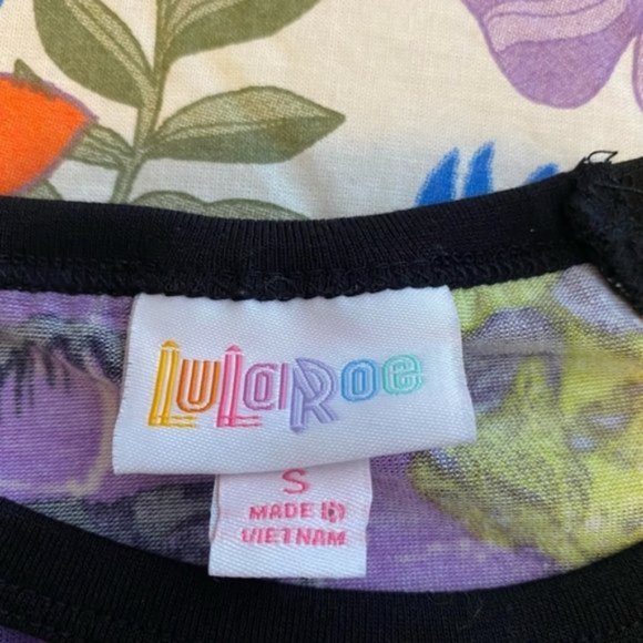 LULAROE Frankenstein quarter length sleeve size small - Picture 4 of 9